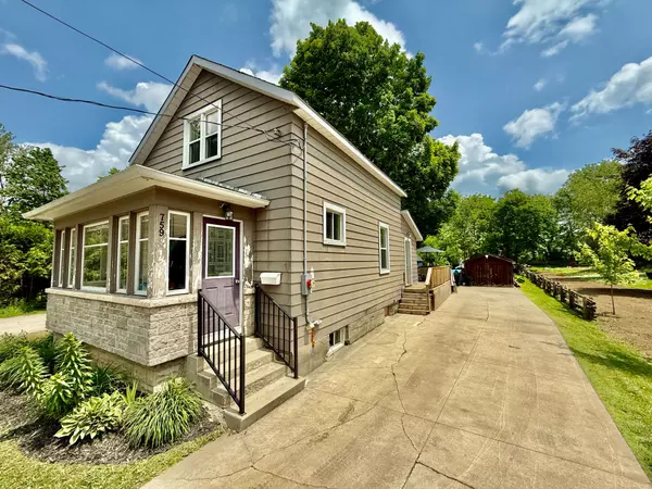 Hanover, ON N4N 2L9,759 8th A AVE