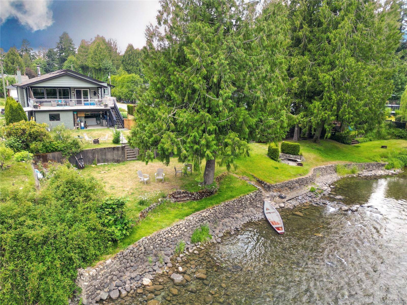 65 Somenos St N, Lake Cowichan, BC V0R 2G0