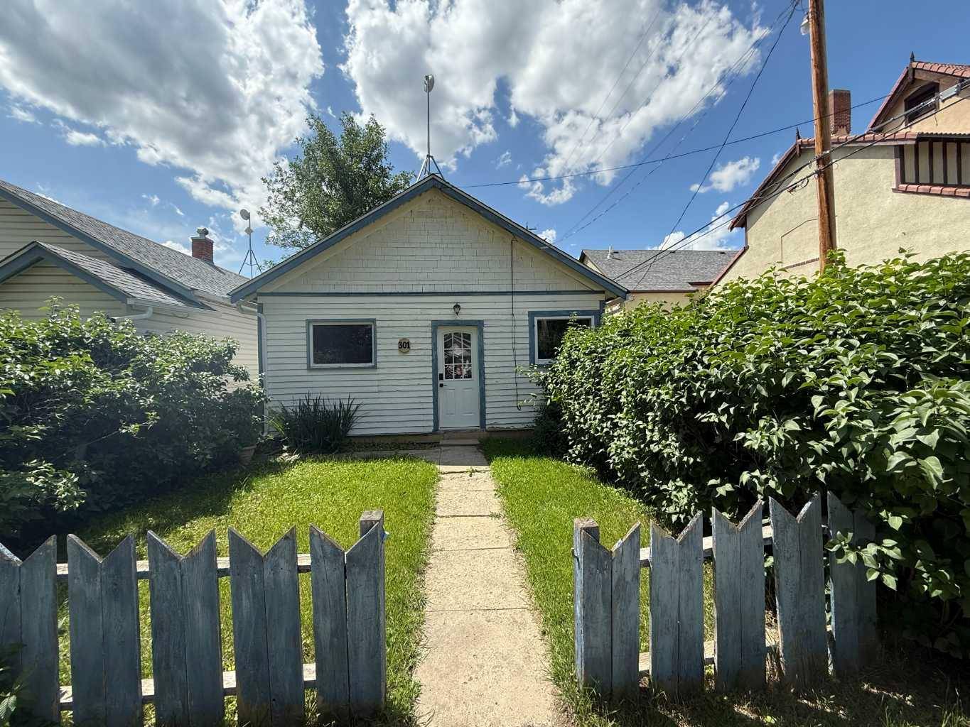301 2nd ST E, Drumheller, AB T0J 0Y3