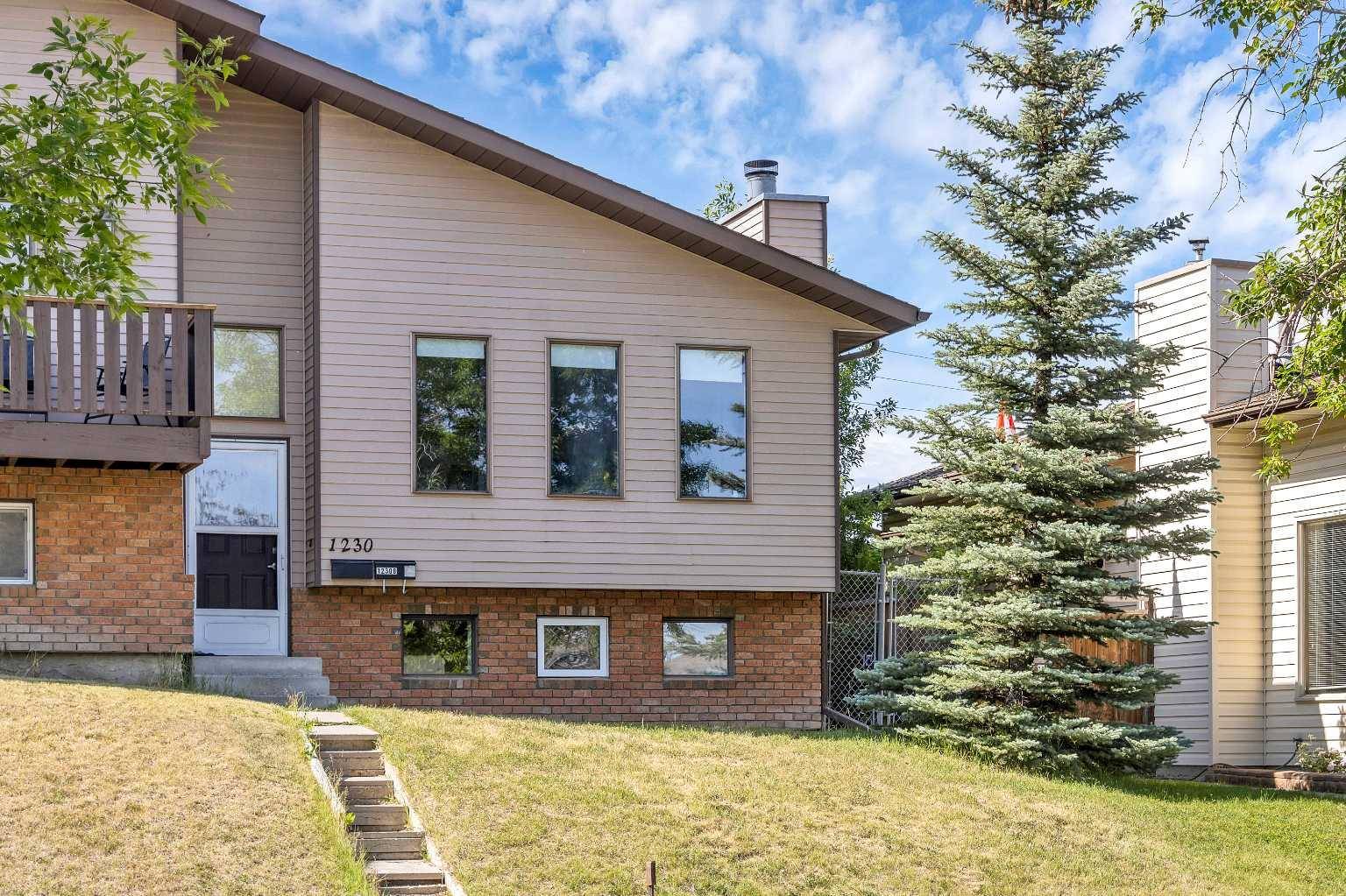 1230 Berkley DR Northwest, Calgary, AB T3K 1S9