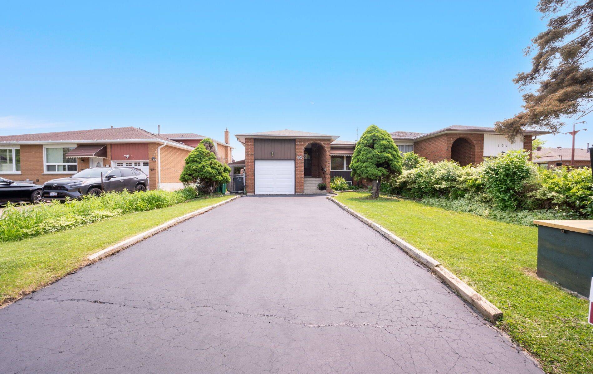 100 Madison ST, Brampton, ON L6S 3C5
