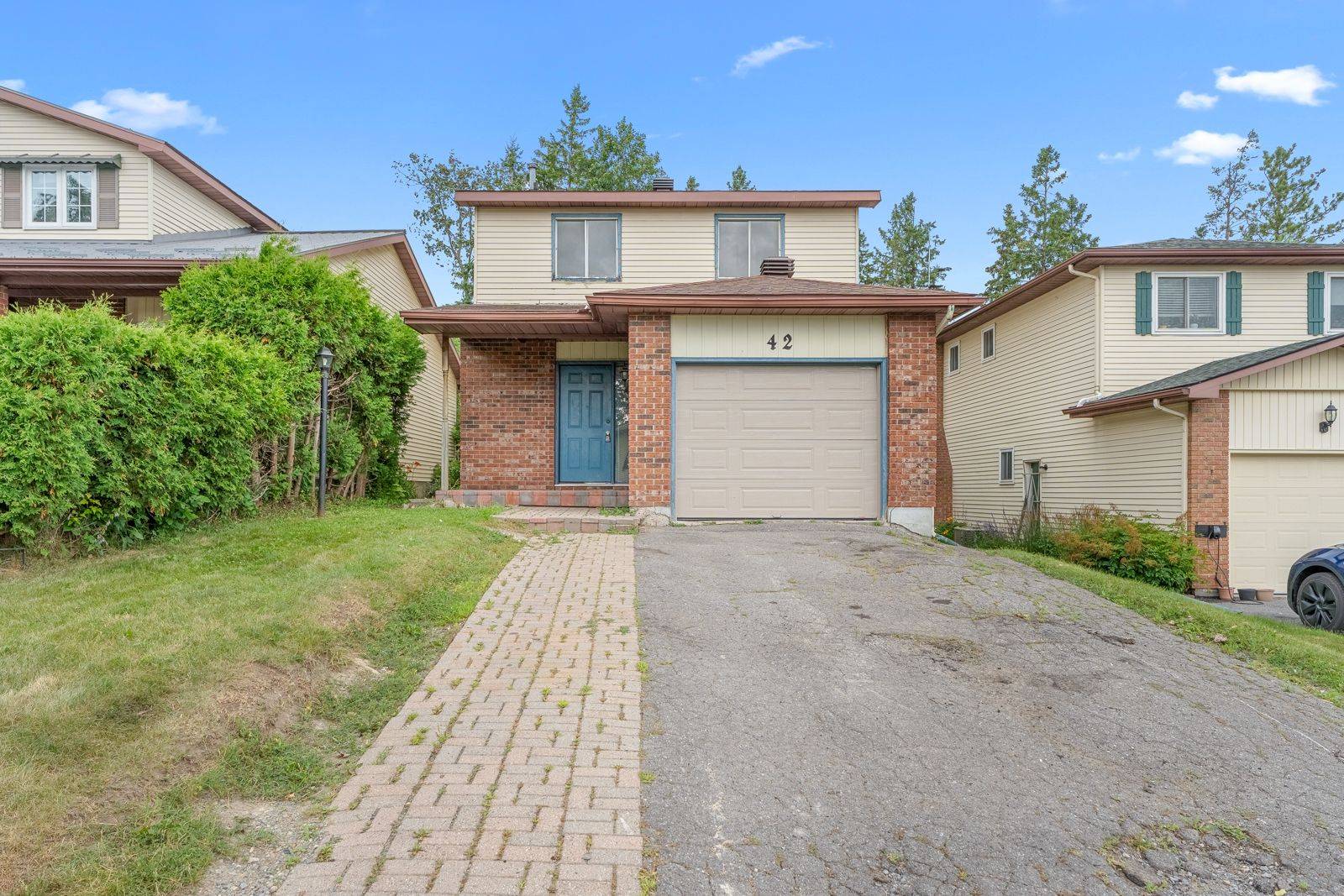 42 Antler AVE, Barrhaven, ON K2J 2H2