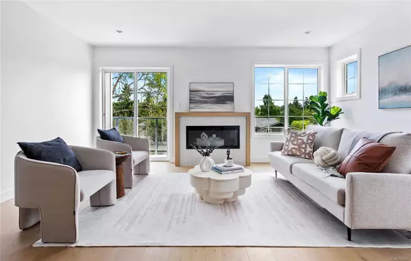 3907 Cedar Hill Rd #Unit 4, Saanich, BC V8P 3Z8
