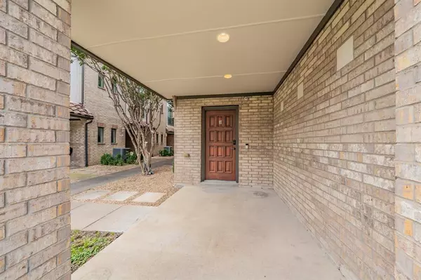 Dallas, TX 75240,13900 Noel Road #13