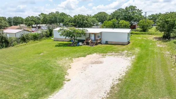 133 N Comanche Drive, De Leon, TX 76444