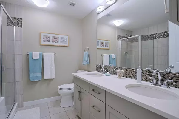 Calgary, AB T3A 2C5,16 Varsity Estates CIR NW #302