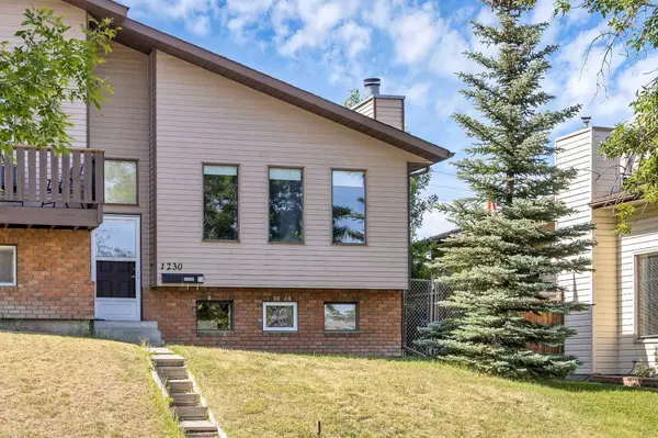 1230 Berkley DR Northwest, Calgary, AB T3K 1S9