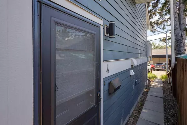 Calgary, AB T2N 0C5,2637 1 AVE Northwest #4