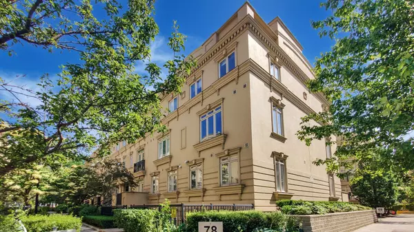 78 Carr ST #25, Toronto C01, ON M5T 1B7