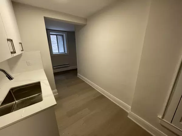 Toronto C03, ON M4V 1X4,320 Lonsdale RD #2