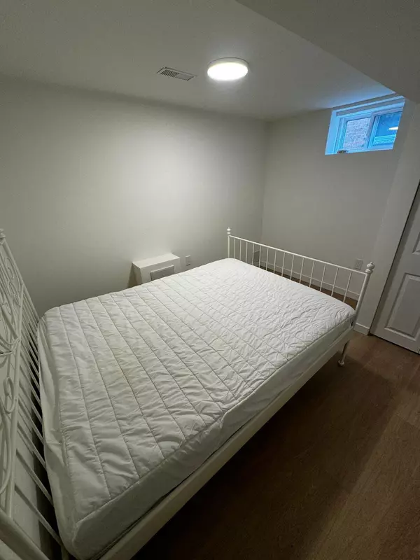 Aurora, ON L4G 6N7,51 Beechbrooke WAY #BSMT