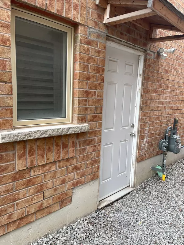 Milton, ON L9E 1J1,1487 Chretien ST E #Basement