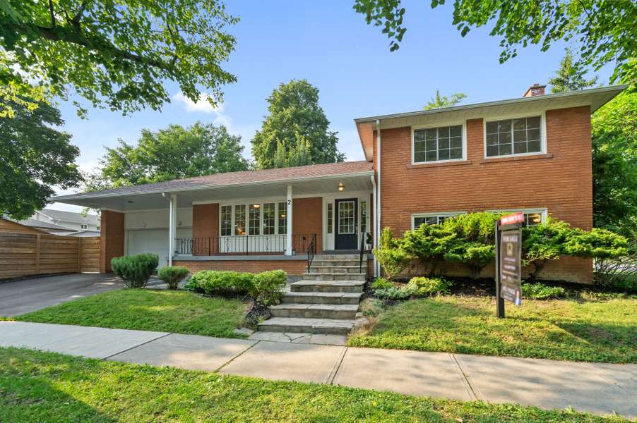 2 Winterton DR, Toronto W08, ON M9B 3G5