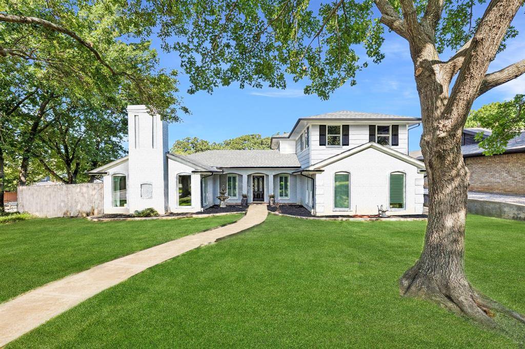 1 Whispering Vine Court, Grapevine, TX 76051