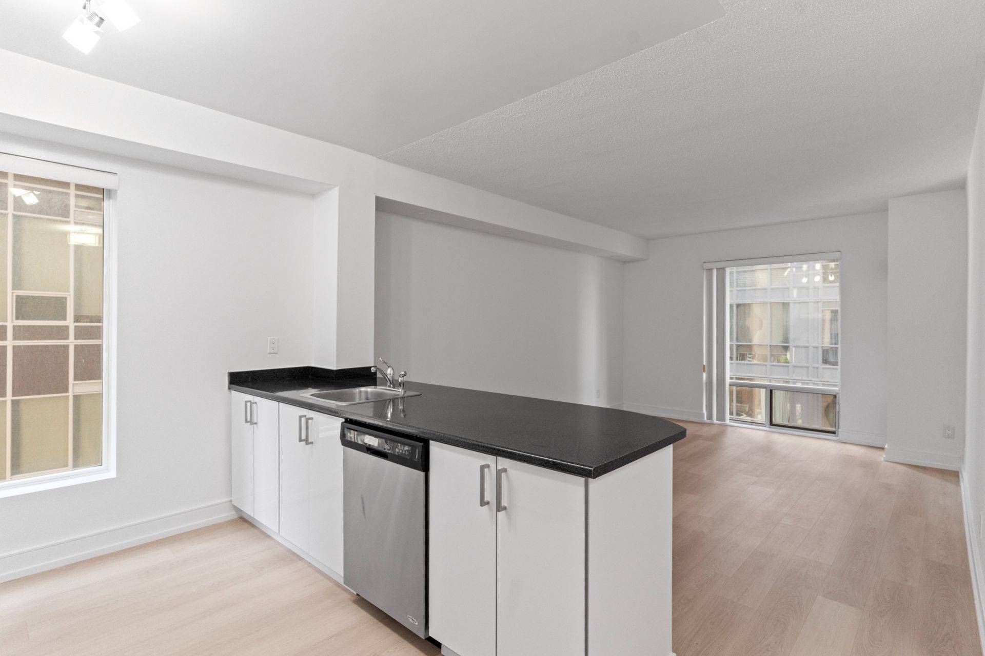 50 John ST #1220, Toronto C01, ON M5V 3T5