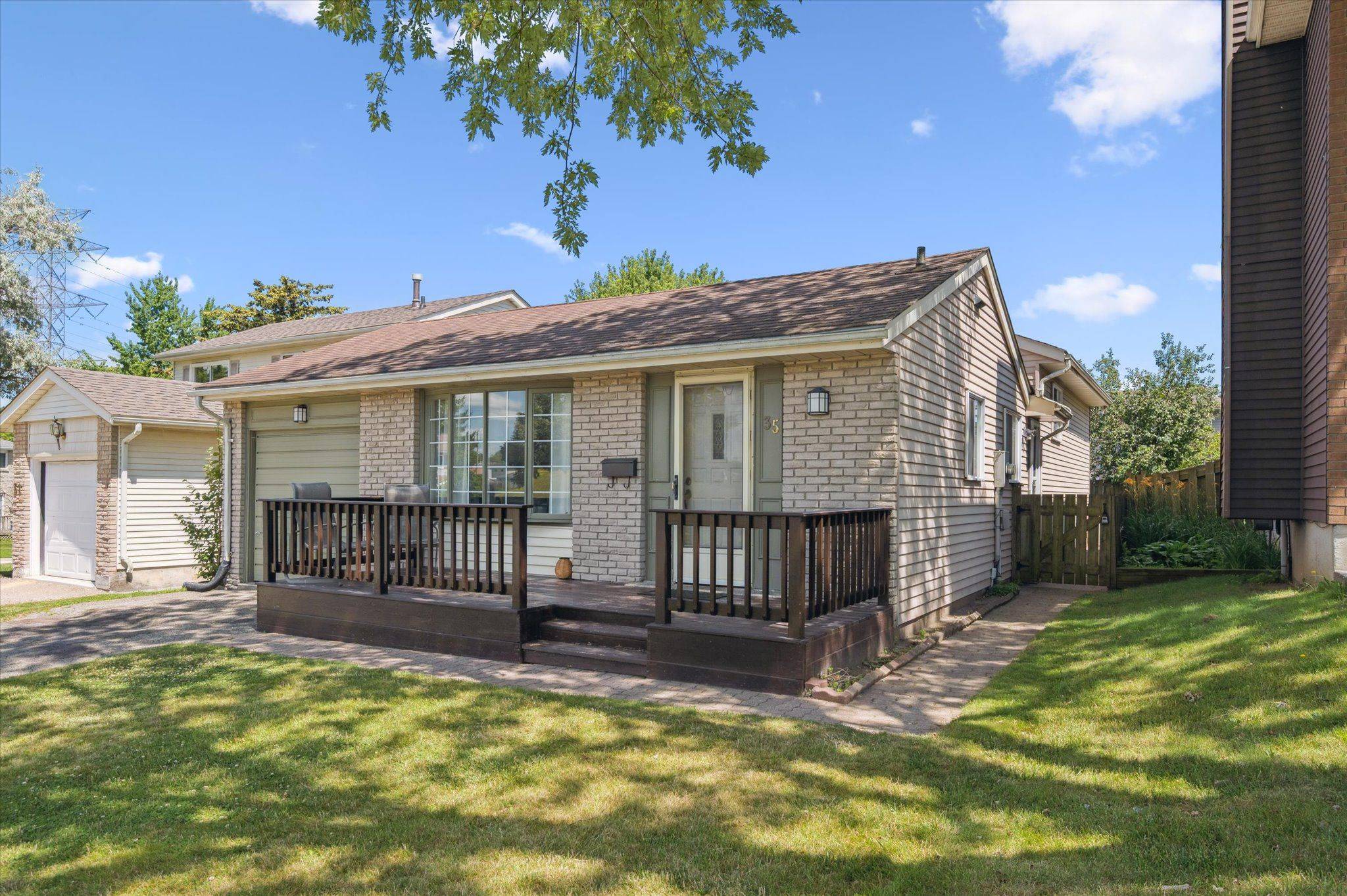 Kitchener, ON N2N 1R5,35 Parkland CRES