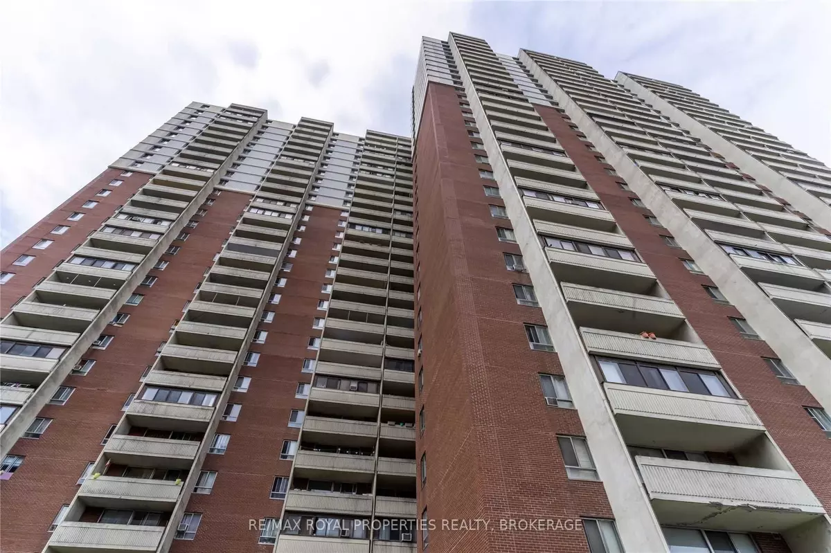 Toronto E03, ON M4C 5L6,5 Massey SQ #2911