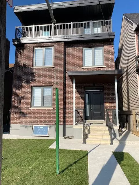 Toronto W03, ON M6E 4P3,225 Mcroberts AVE #Apt 2