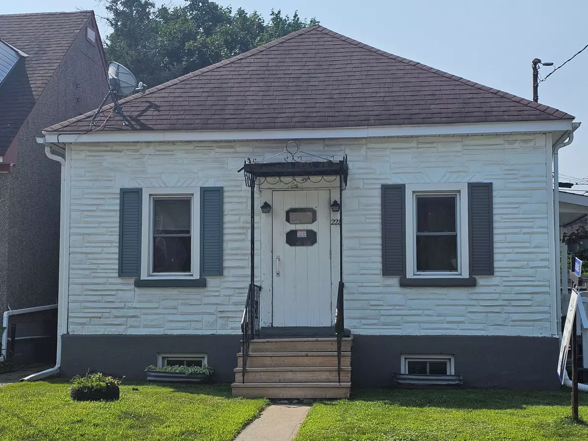 Vanier And Kingsview Park, ON K1L 5X8,228 CARILLON ST