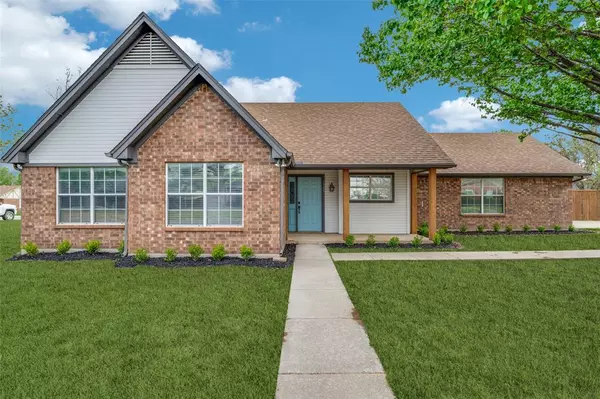 1106 N Saint James Circle, Pilot Point, TX 76258