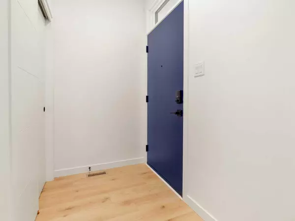 Lethbridge, AB T1J5V1,714 Violet PL West