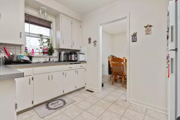 Camrose, AB T4V 0G4,5402 47 AVE