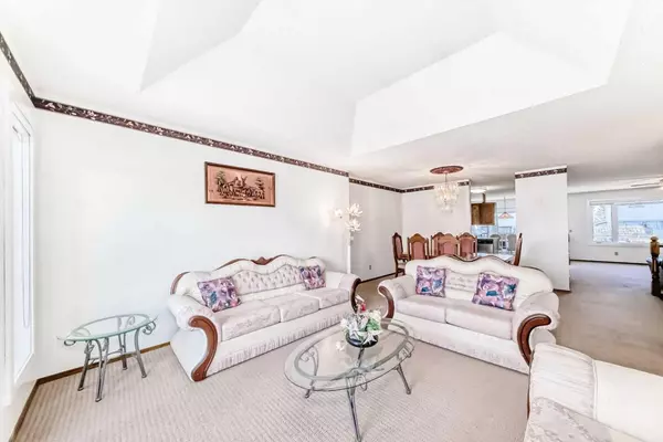 Calgary, AB T1Y 6T3,224 Eldorado PL NE