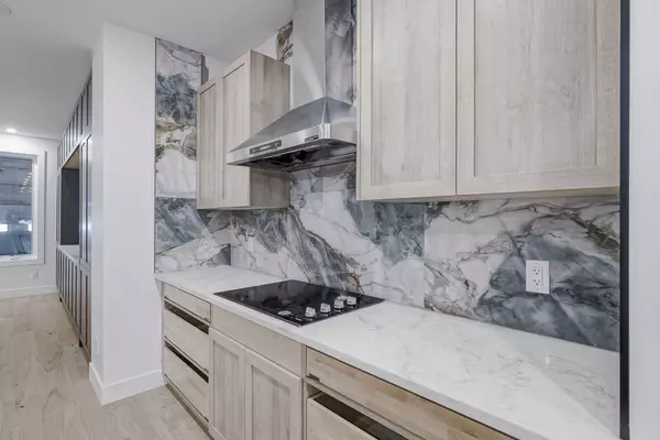 Calgary, AB T2M2K6,434 28 AVE NW