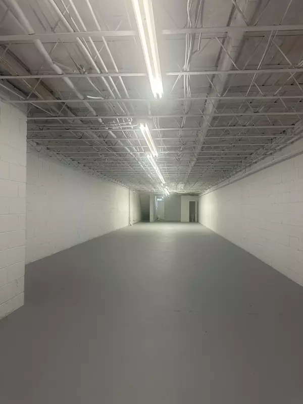 329 Spadina AVE, Toronto C01, ON M5T 2E9