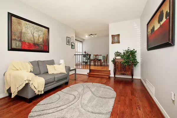Pickering, ON L1W 2N5,576 Rosebank RD