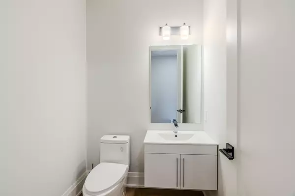 Newmarket, ON L3Y 3V7,59 CHARLES ST #10