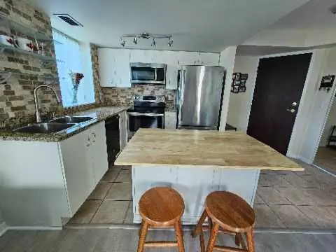 Mississauga, ON L5M 6Z8,2565 Erin Centre BLVD #503