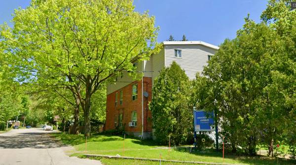 37 Bond ST S, Hamilton, ON L8S 1S8
