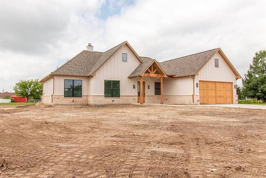 1444 Water Oak Drive, Oak Ridge, TX 75142