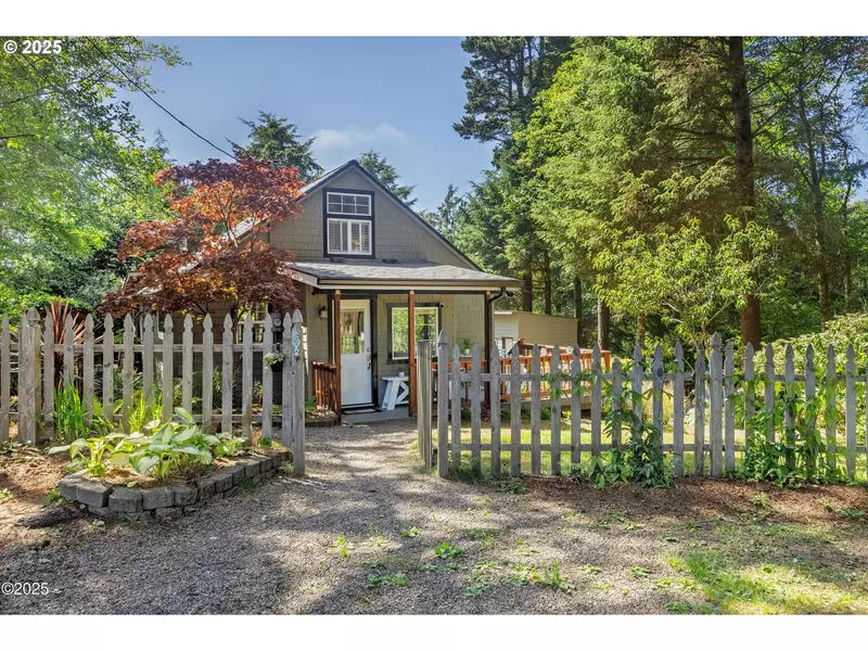 155 SE HAZELTON AVE, Depoe Bay, OR 97341