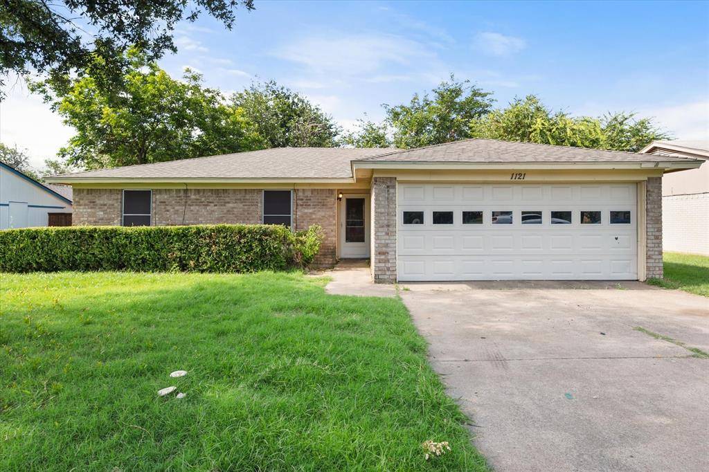1121 Andrew Street, Crowley, TX 76036