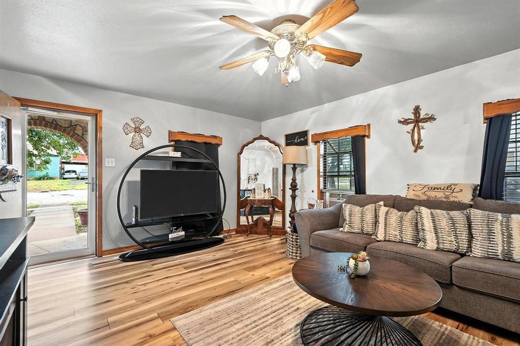 Sweetwater, TX 79556,907 Bowie Street