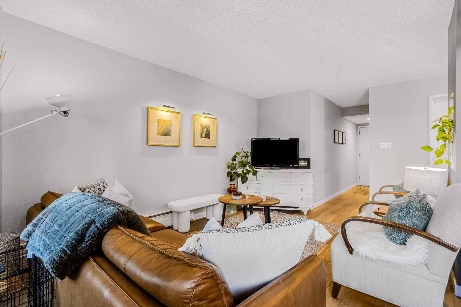 Calgary, AB T2R 0R3,523 15 AVE SW #202