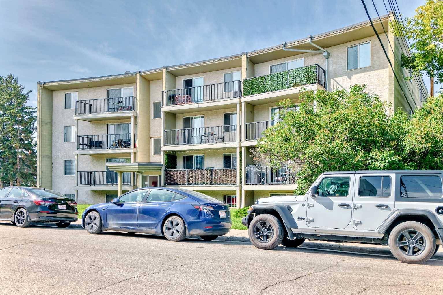 Calgary, AB T2T 0Y1,1516 24 AVE SW #11