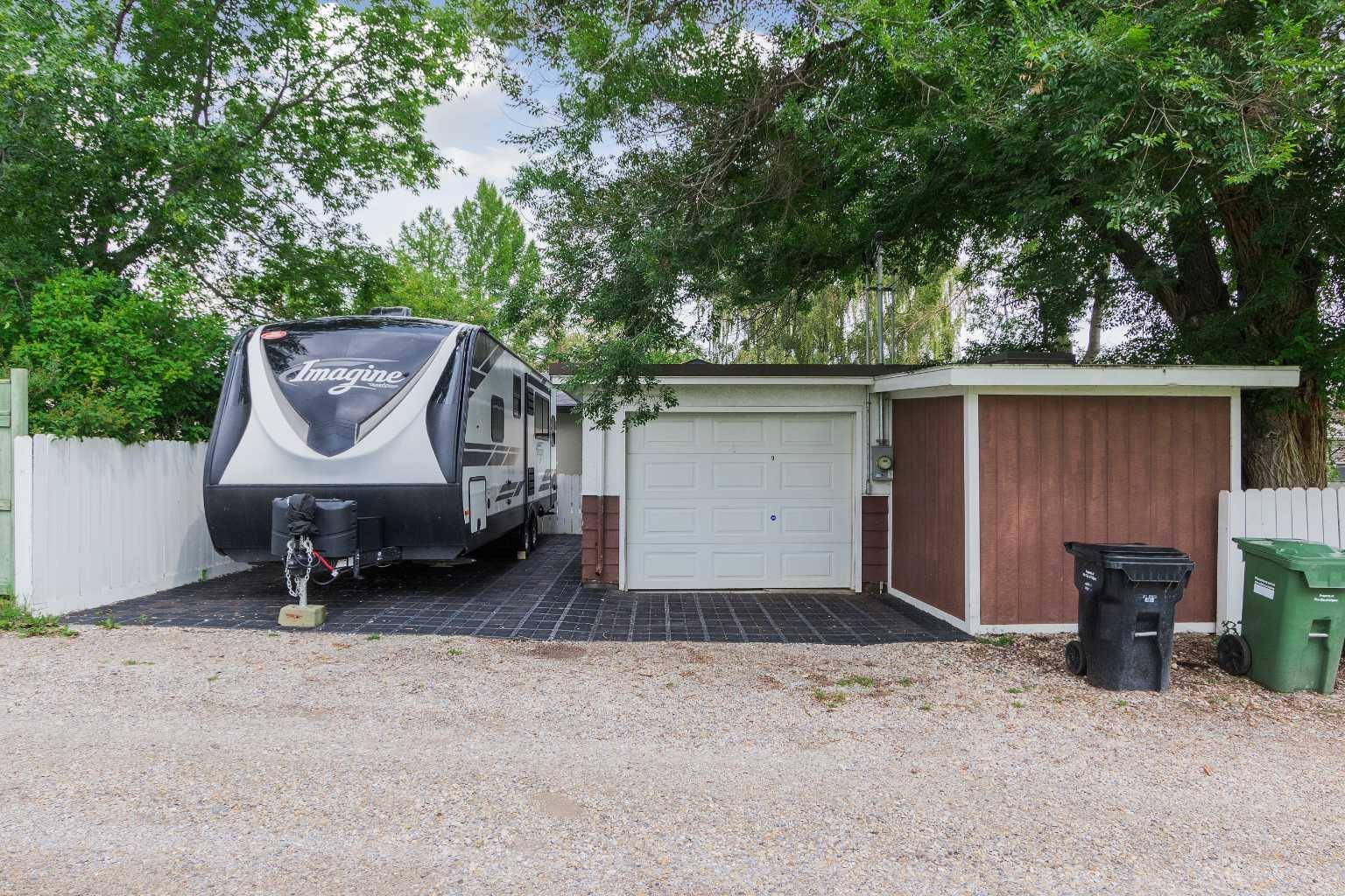 Calgary, AB T2V 1Z8,9 Manor RD Southwest