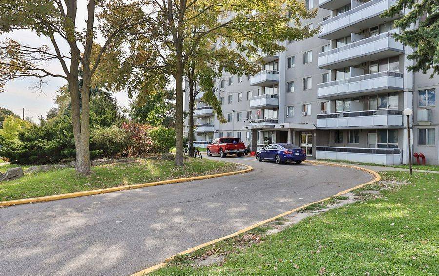 Toronto W04, ON M6B 3Y4,940 Caledonia RD #809