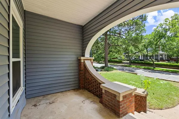 Denison, TX 75020,421 W Morton Street