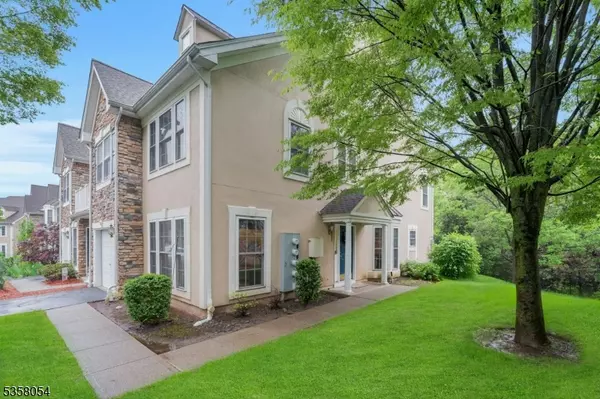 28 Peach Tree Ln, North Haledon Boro, NJ 07508