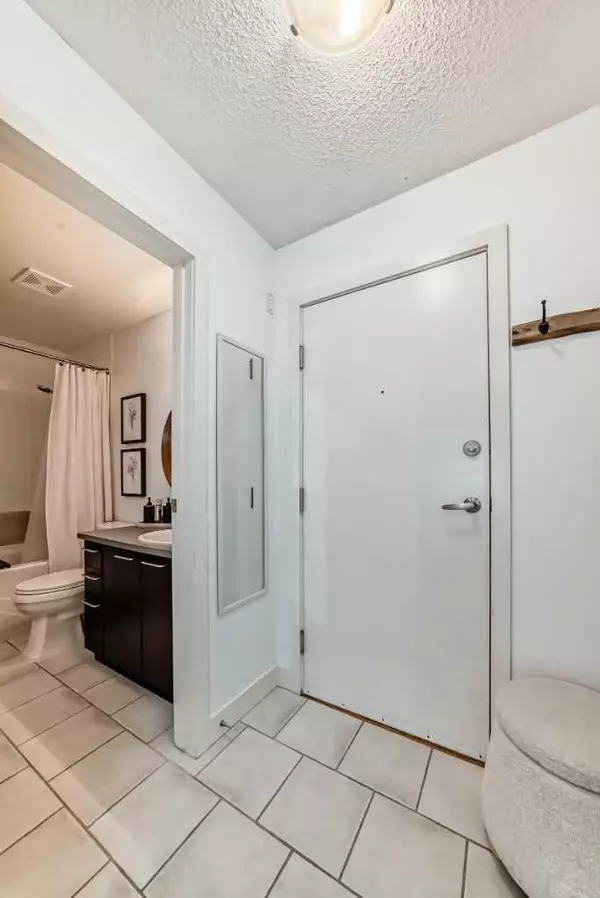 Calgary, AB T3E 7N9,35 Richard CT Southwest #422