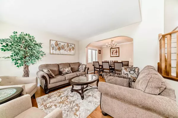Calgary, AB T3L1Z4,146 Scenic View Close NW