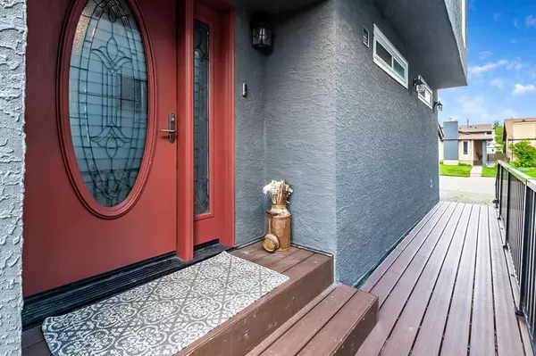 Calgary, AB T2W 3Y2,11 Cedarbrook WAY SW