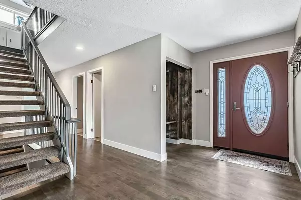 Calgary, AB T2W 3Y2,11 Cedarbrook WAY SW