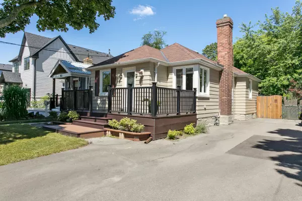 Toronto W06, ON M8V 1T4,140 Hillside AVE