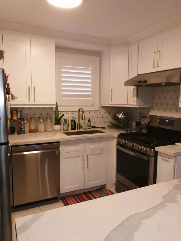 Toronto W07, ON M8Z 4E9,15 Chartwell RD #Main