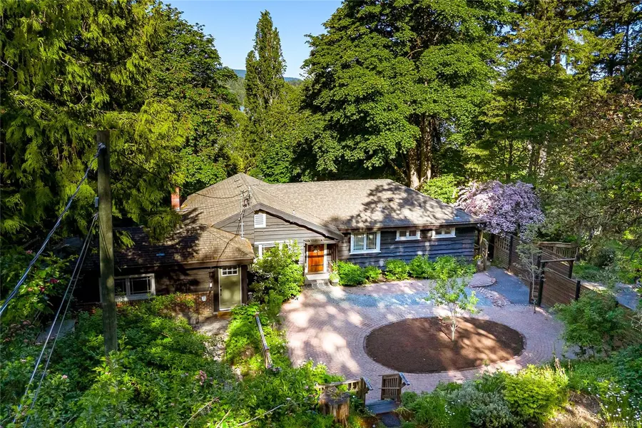 5168 Santa Clara Ave, Saanich, BC V8Y 1W4